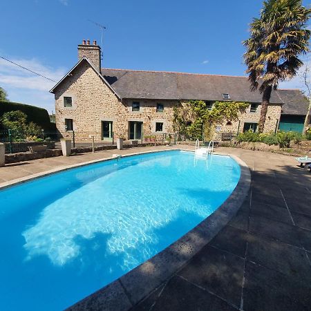 Studio Privatif Et Sa Piscine Aux Agapanthes De Cromel - Le Mont Saint-Michel Villa Exterior photo